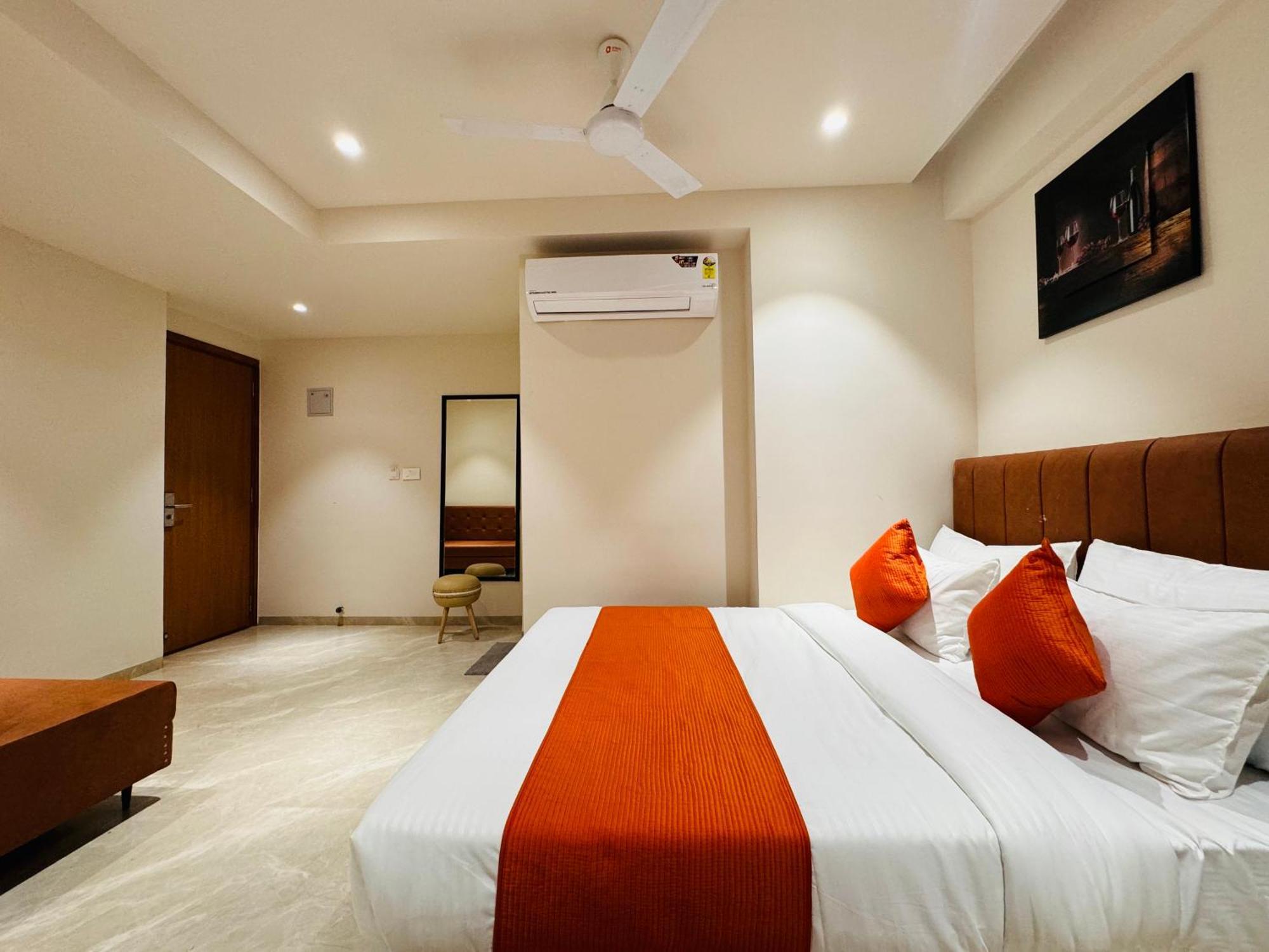 Hotel Rudhav Palace Ujjain Eksteriør billede