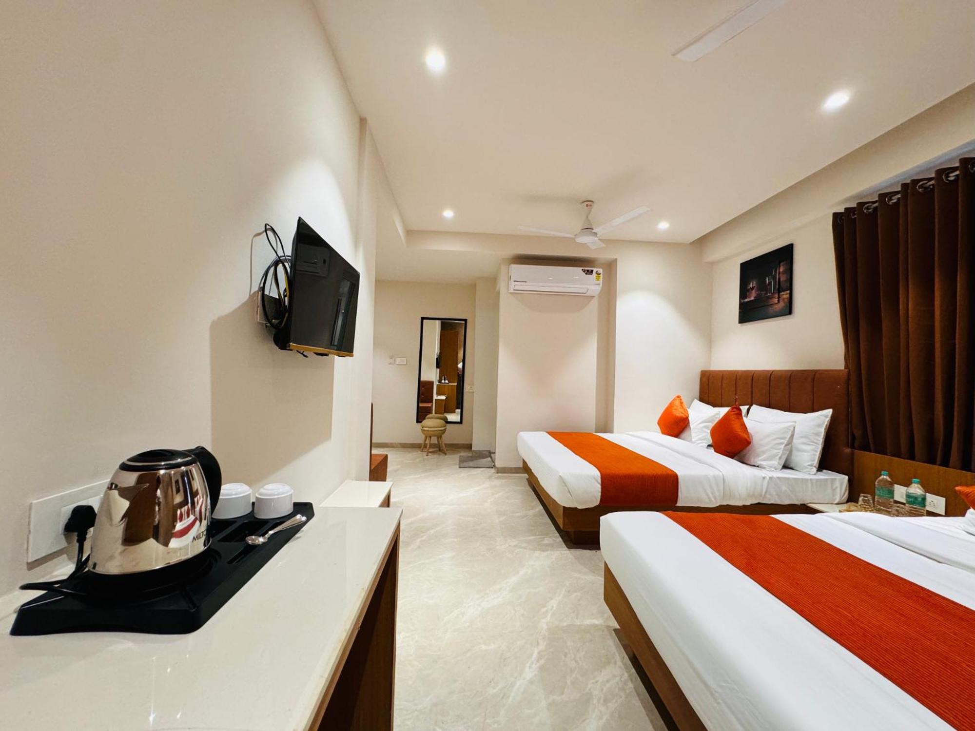 Hotel Rudhav Palace Ujjain Eksteriør billede