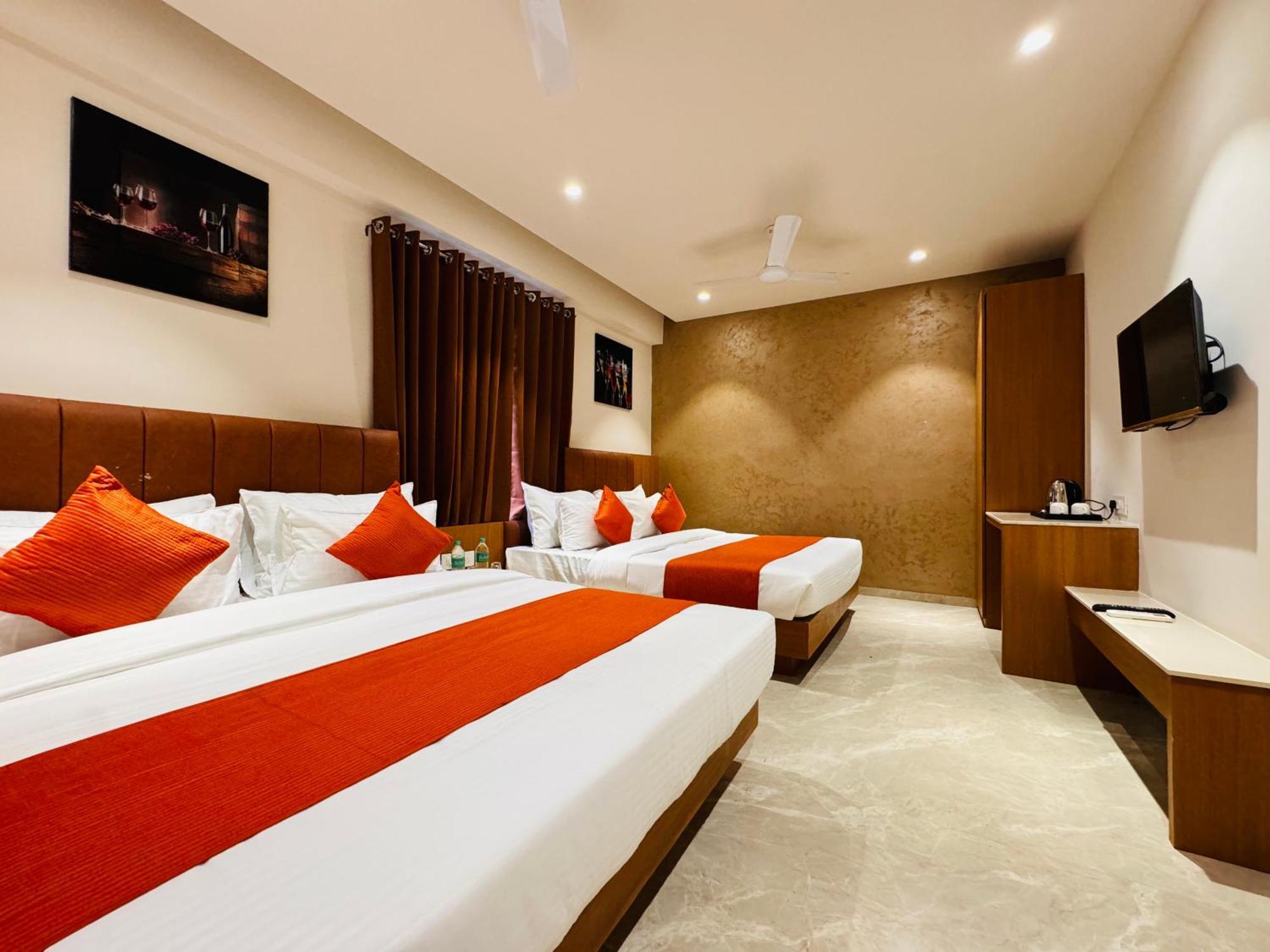 Hotel Rudhav Palace Ujjain Eksteriør billede