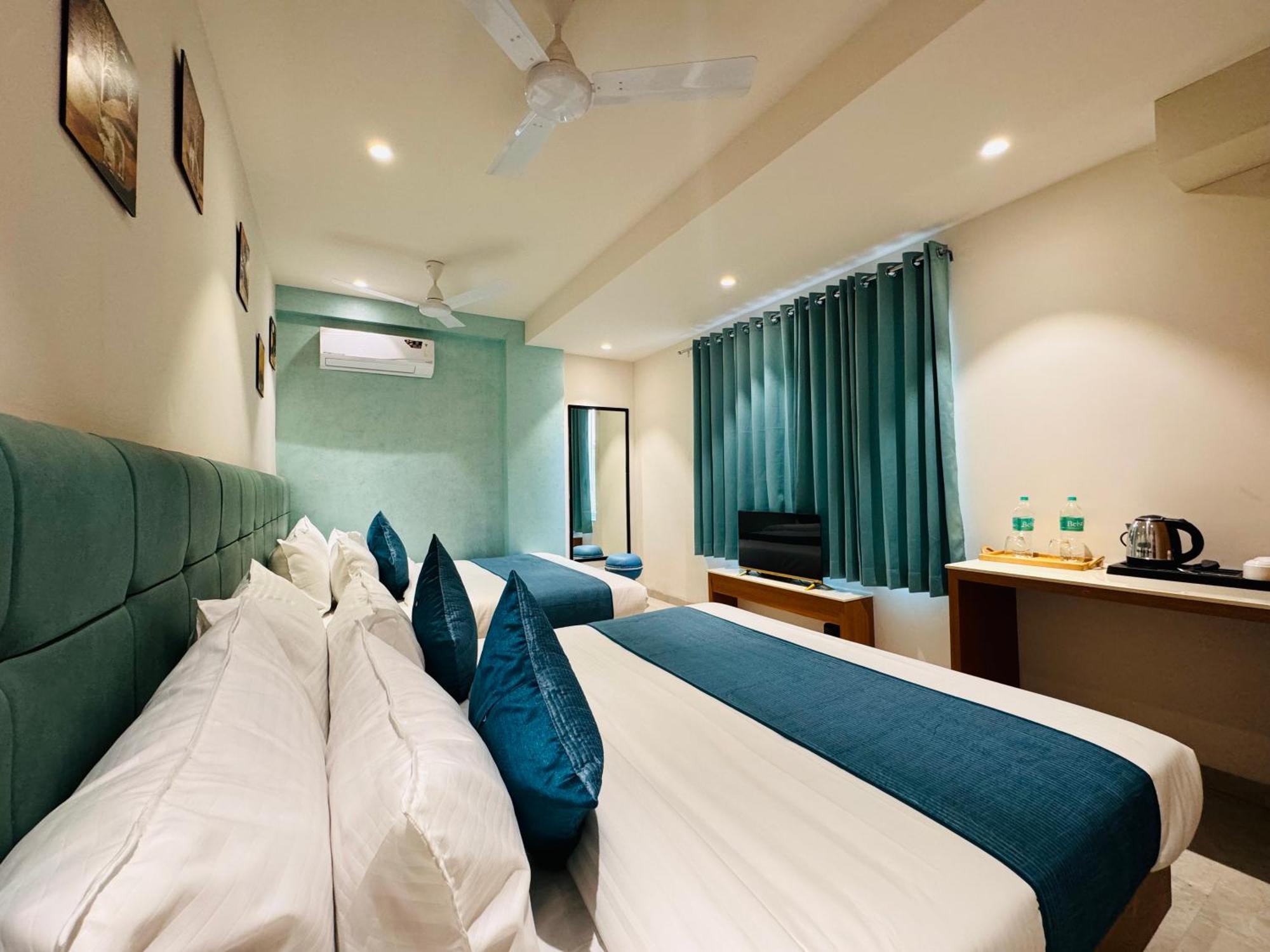 Hotel Rudhav Palace Ujjain Eksteriør billede