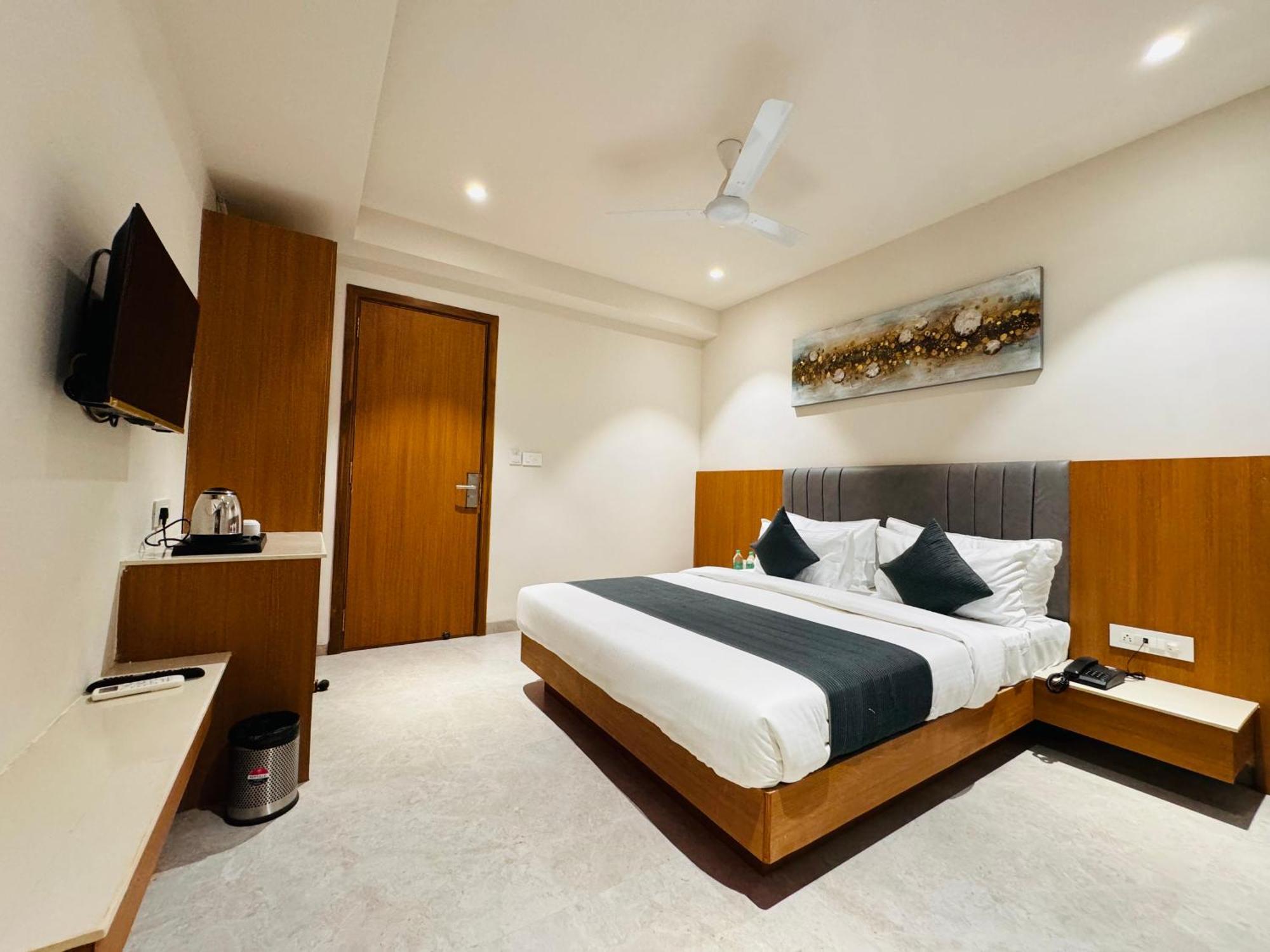 Hotel Rudhav Palace Ujjain Eksteriør billede